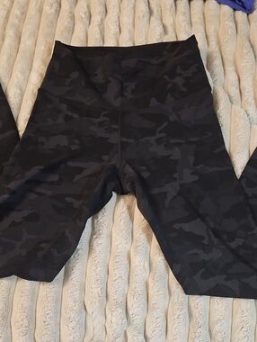 Lulu Lemon Black Camo Active Leggings